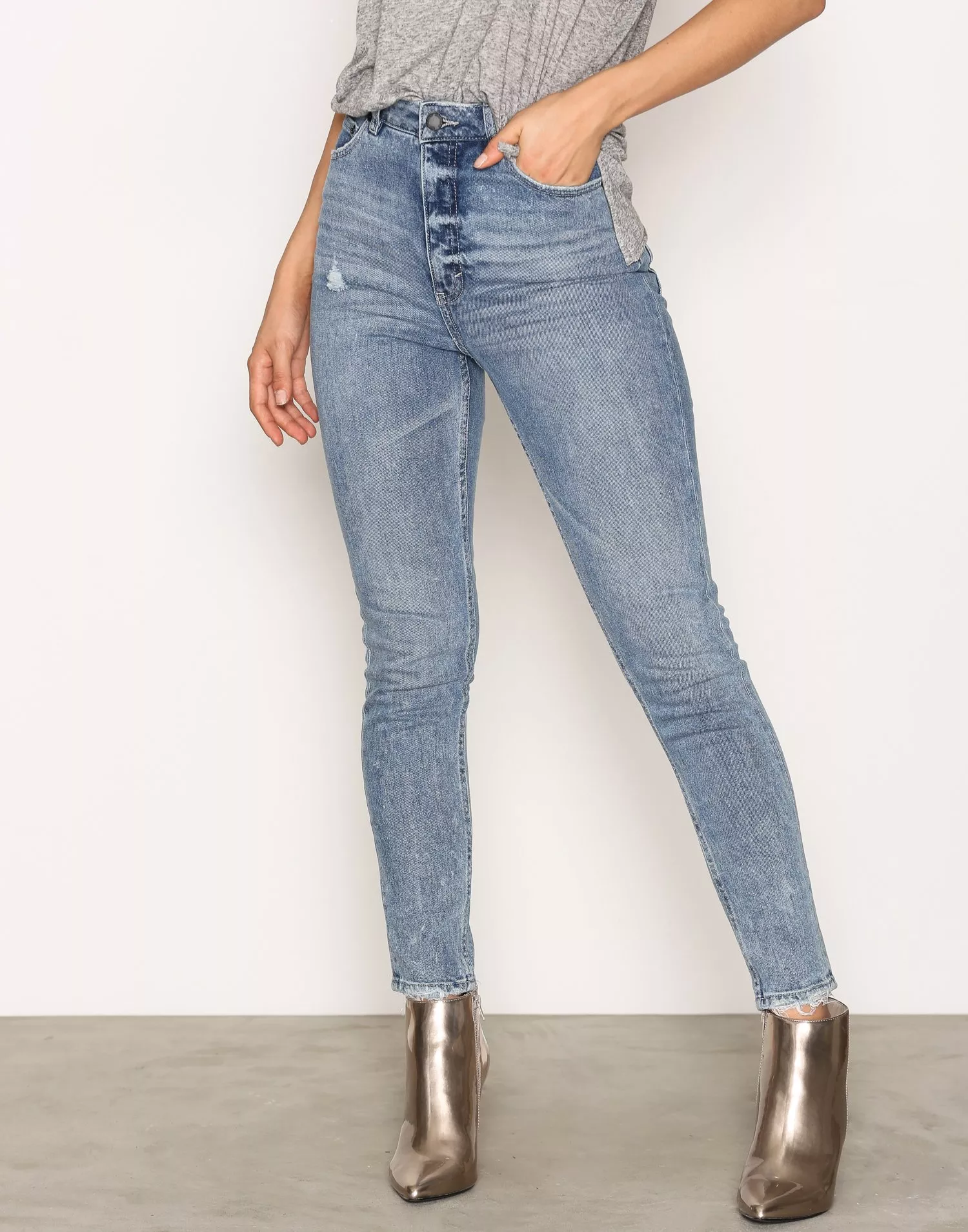 Cheap monday donna hot sale mom jeans