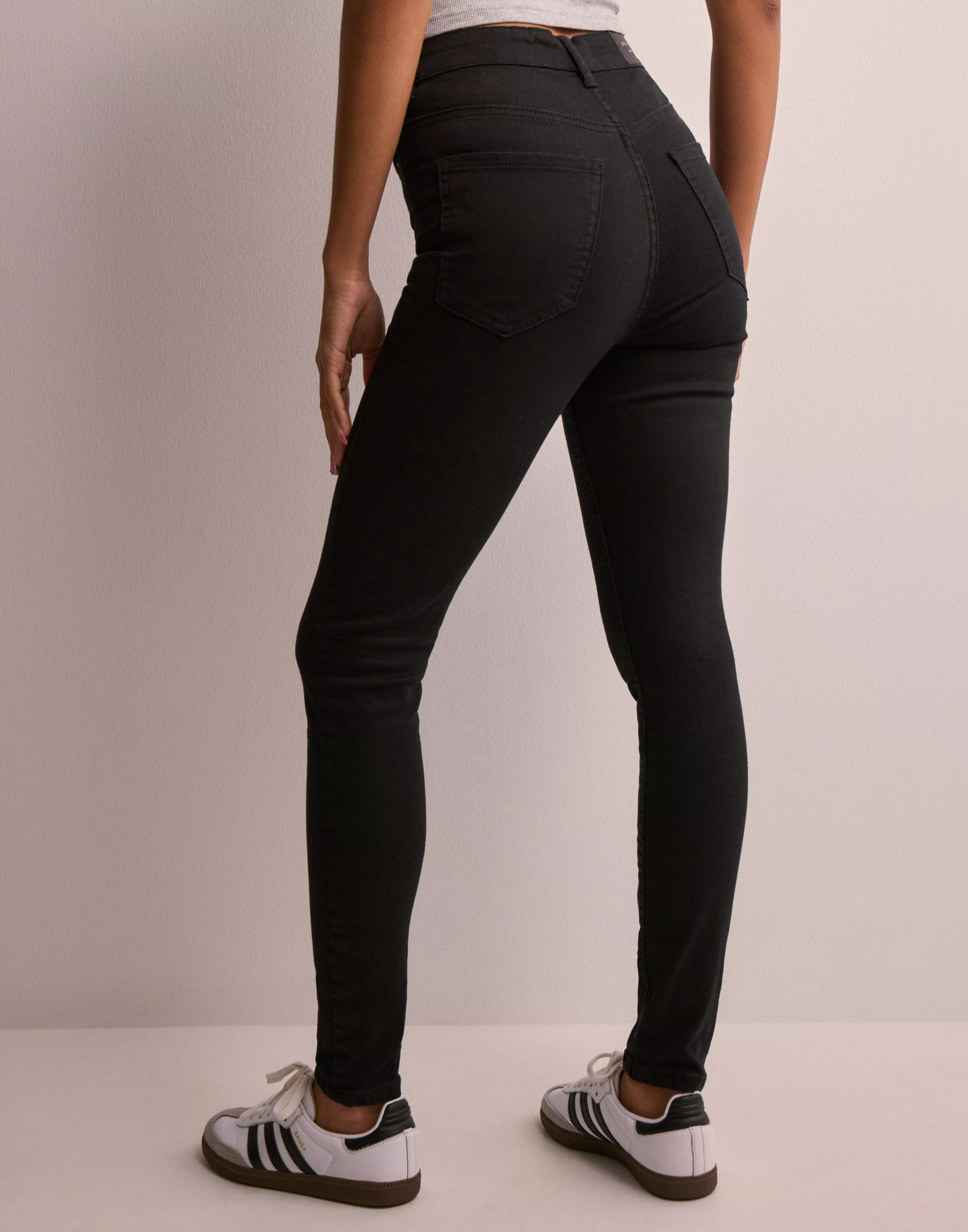 Basic straight sweatpants - Black - Women - Gina Tricot