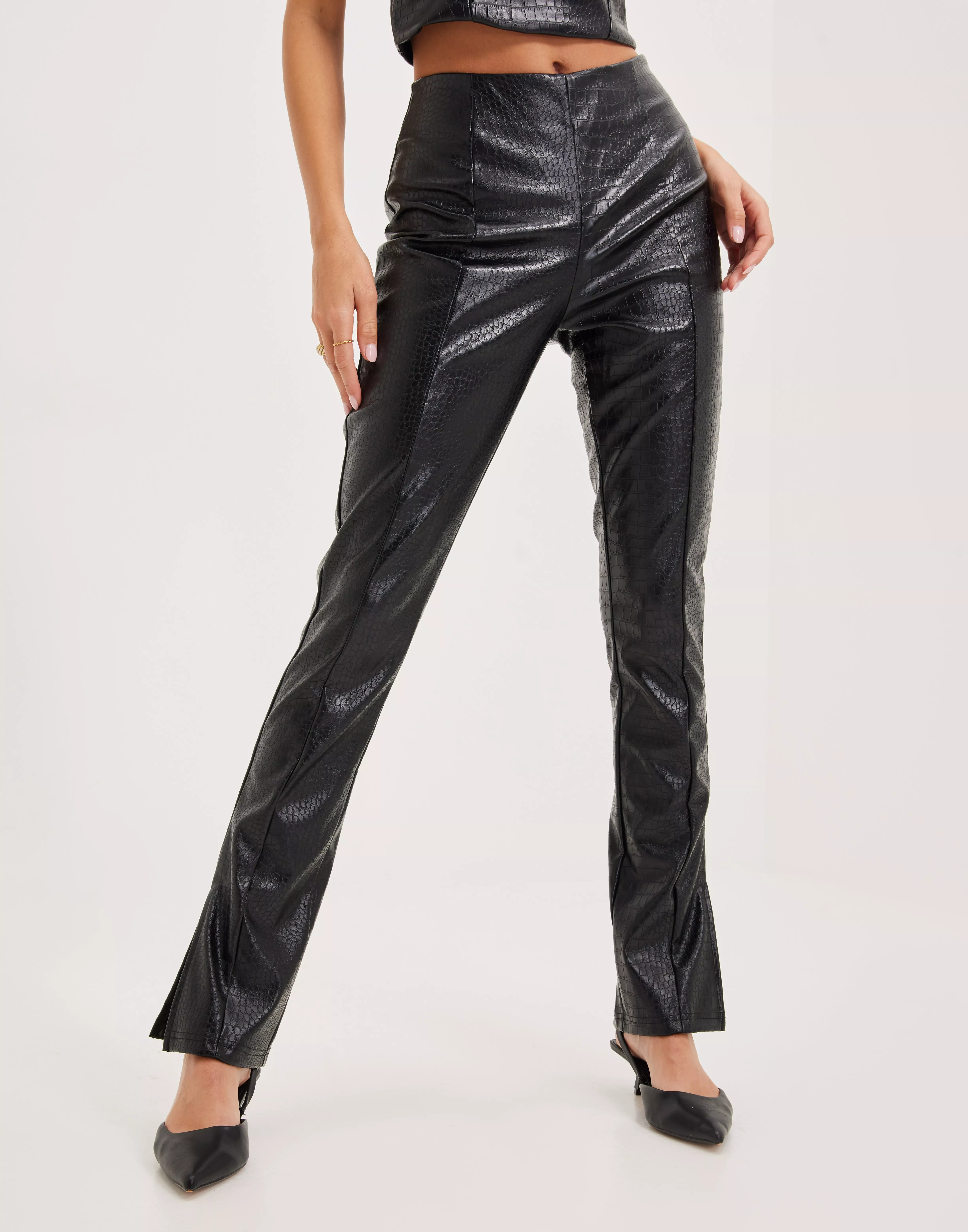 Köp Gina Tricot Mollie slit trousers - Black | Nelly.com