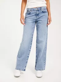Low wide jeans
