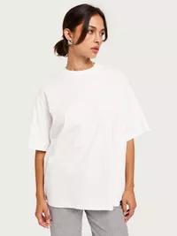 GRAPHIC SHORT STACK TEE