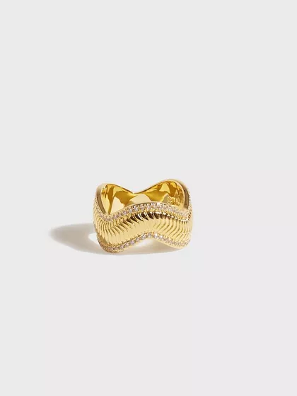 The Wavey Snake Chain Ring