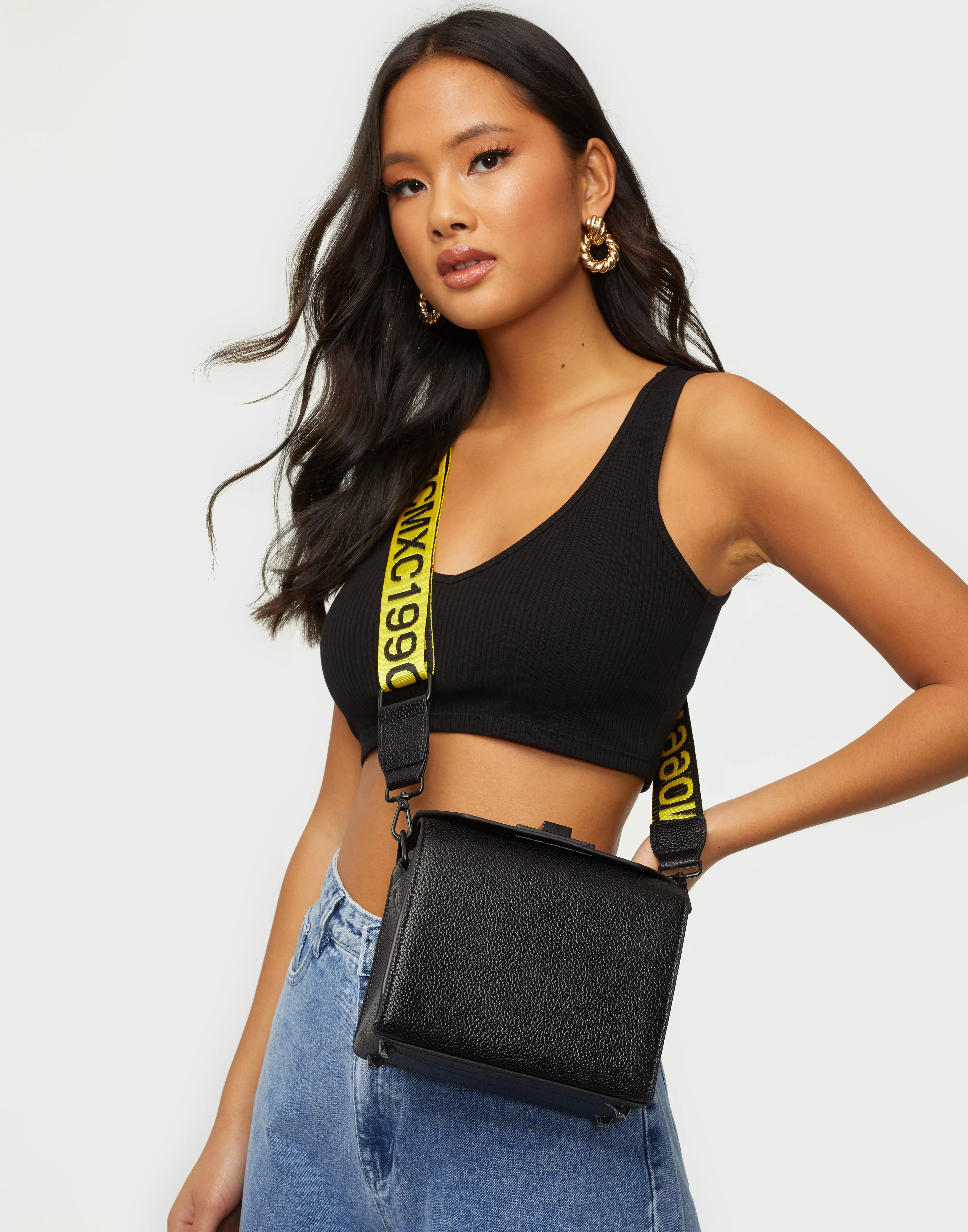 Steve madden store bkween bag