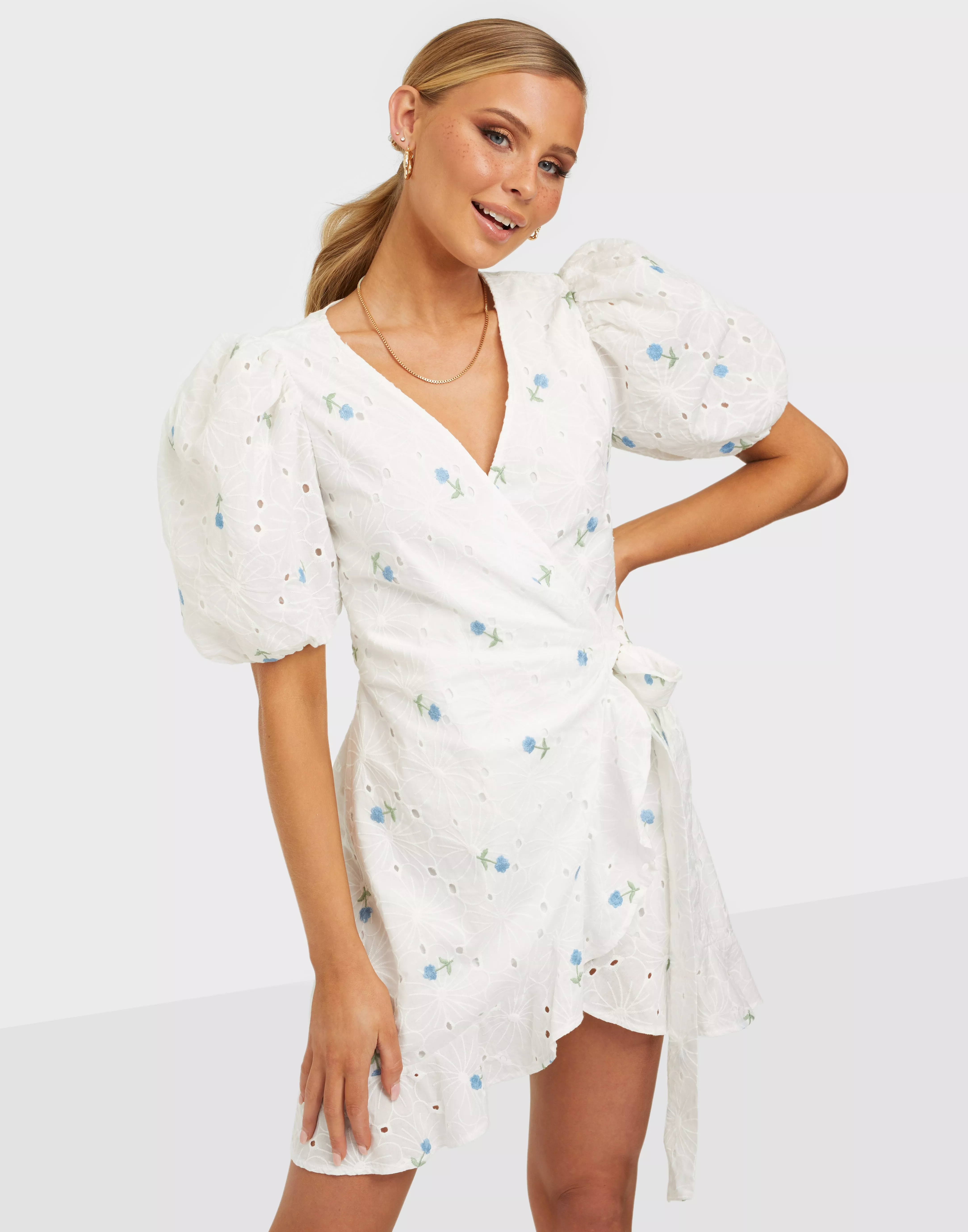 For love and lemons sweetheart wrap mini outlet dress