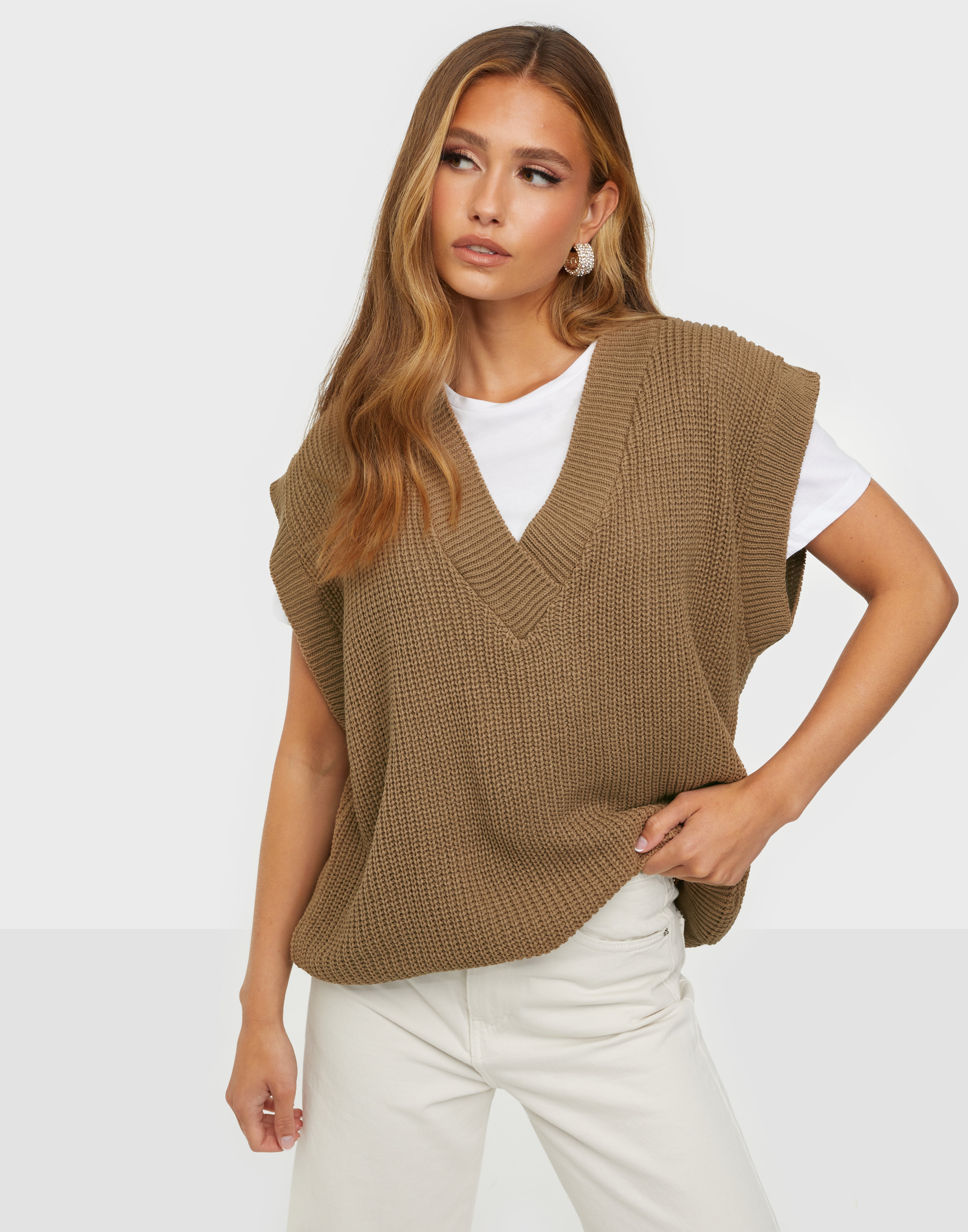 v neck sleeveless knit