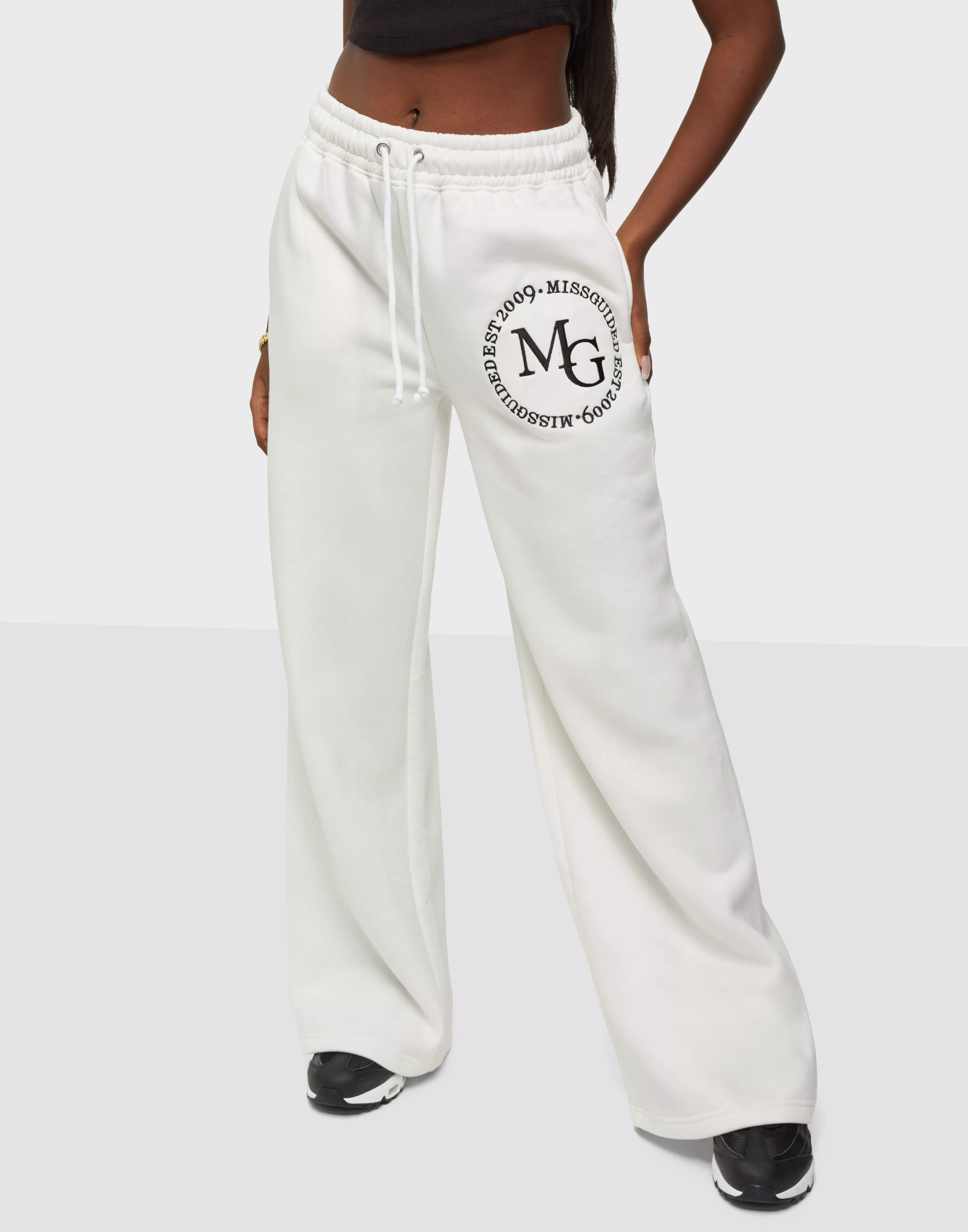 White best sale sweatpants missguided