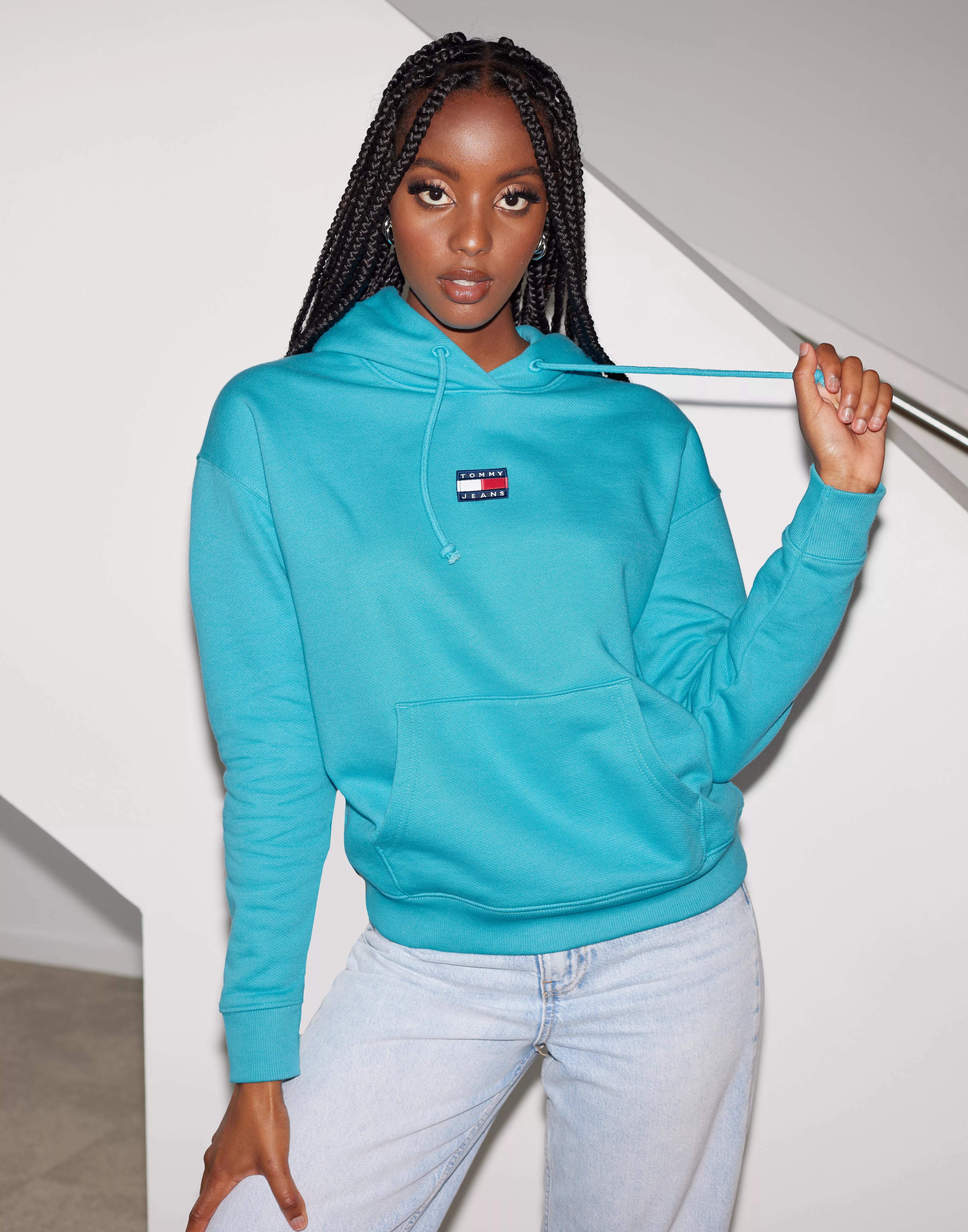 Tommy badge online hoodie