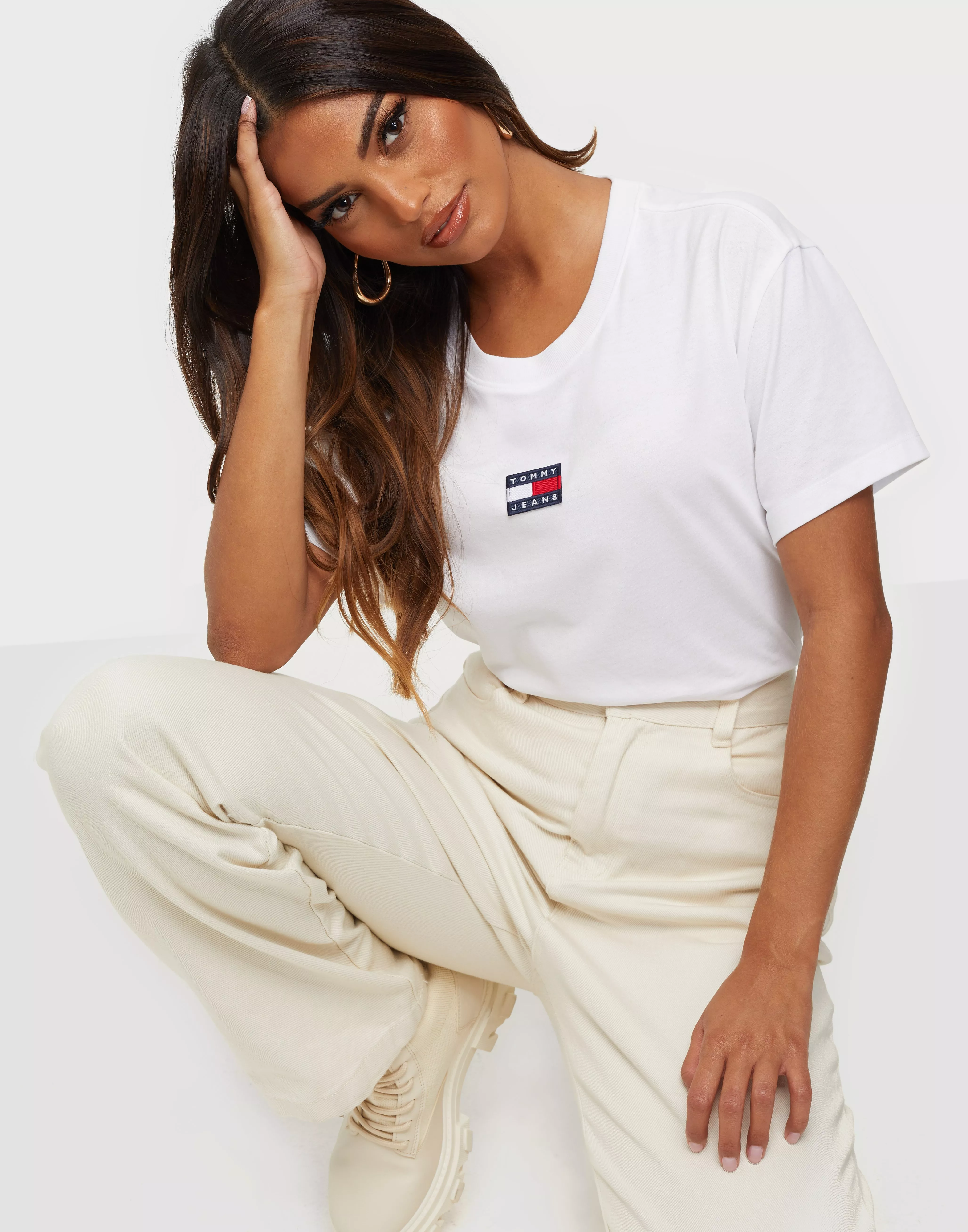 Buy Tommy Jeans TJW BADGE CENTER - TOMMY White TEE