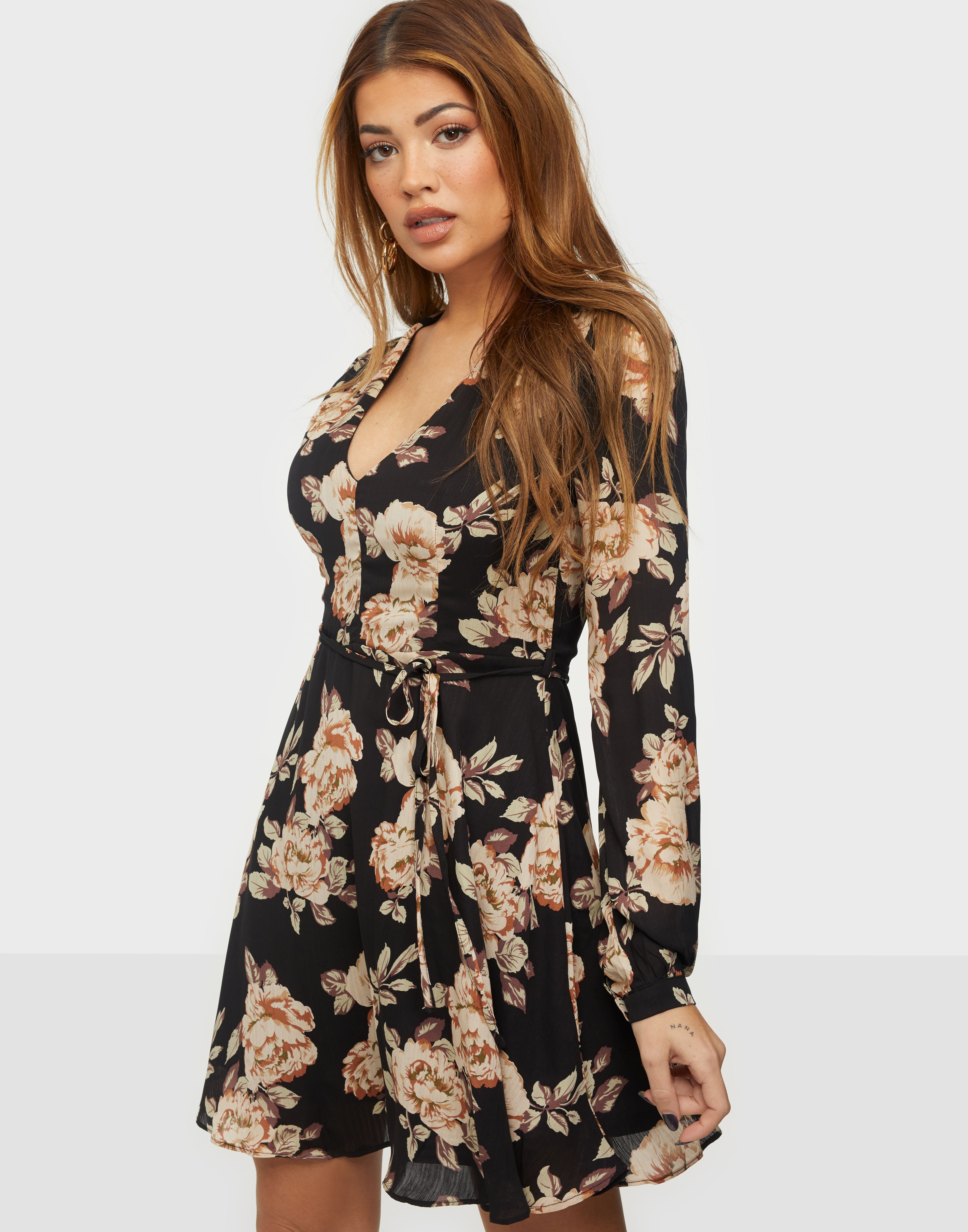 Long Sleeve Flounce Dress