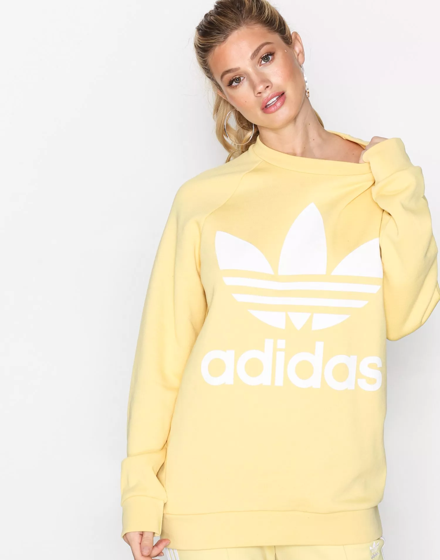 Adidas originals trefoil 2025 oversized sweatshirt in yellow