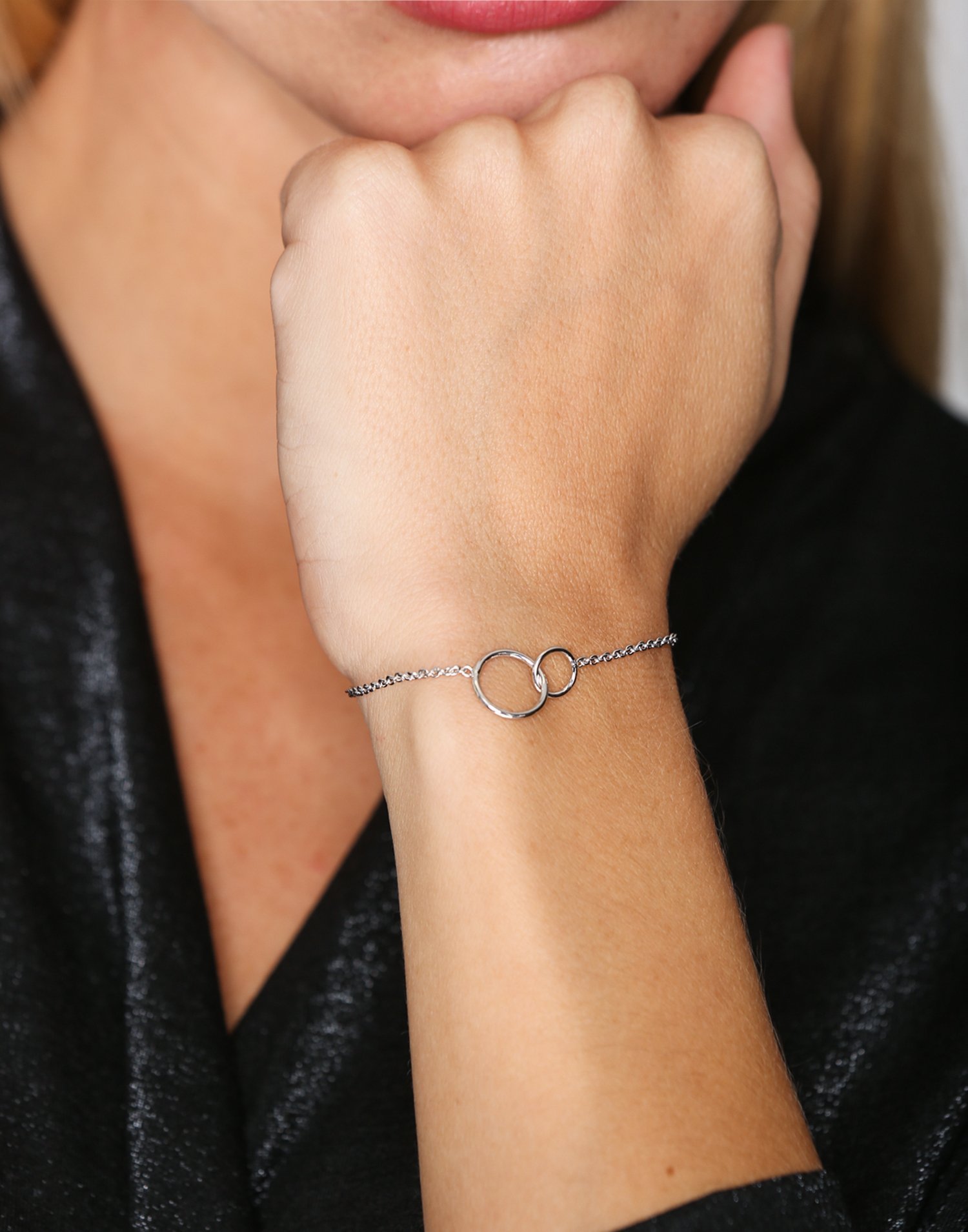 Nelly.com SE - Circle Bracelet 789.00