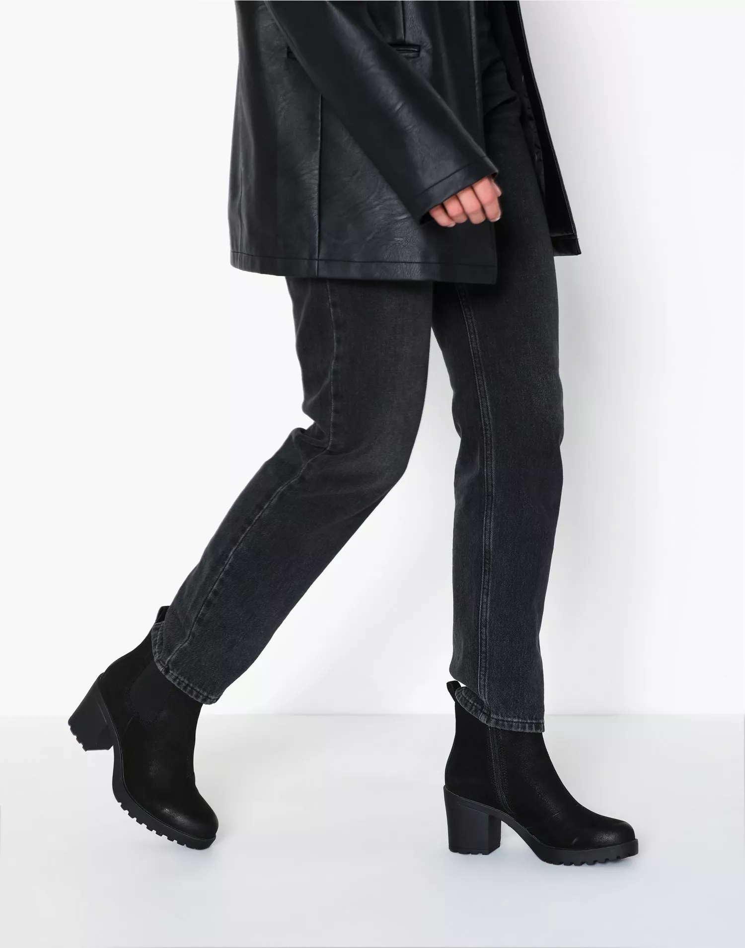 Buy Vagabond Grace Chelsea Boots - Black Nelly.com